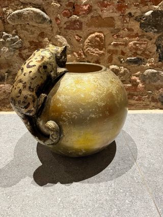 Macetero Decorativo Leopardo Dorado