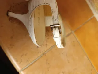 Prada Décolleté Pelle Struzzo Bianca e paia n.38,5