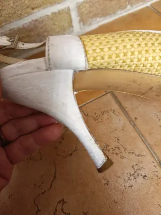 Prada Décolleté Pelle Struzzo Bianca e paia n.38,5