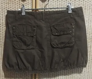 Minifalda marrón con tachuelas