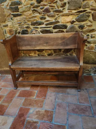 Banco de madera rústico restaurado