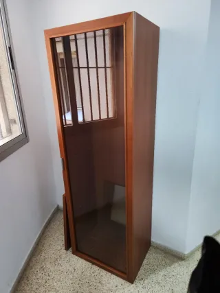 Mueble Vitrina Madera y Cristal