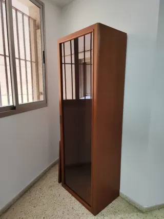 Mueble Vitrina Madera y Cristal