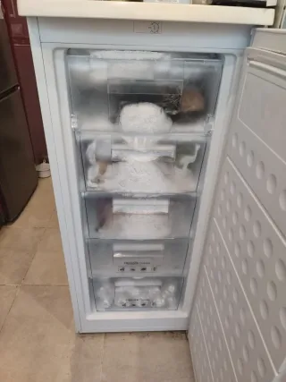 Congelador vertical Infiniton con cajones