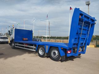 Scania P 380-CAMIONES PORTAMAQUINARIAS