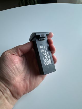 Dron con cámara gris