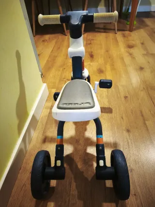 Triciclo infantil con pedales