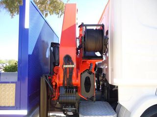 Scania R 440-CAMIONES PORTAMAQUINARIAS