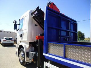 Scania R 440-CAMIONES PORTAMAQUINARIAS