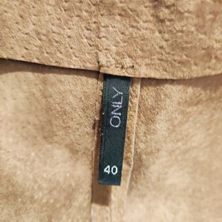 Falda Camel tipo ante rígido