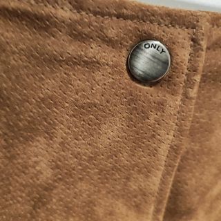 Falda Camel tipo ante rígido