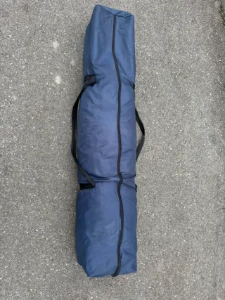 Carpa de jardín azul y blanca