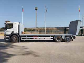 Scania P 380-CAMIONES PORTAMAQUINARIAS