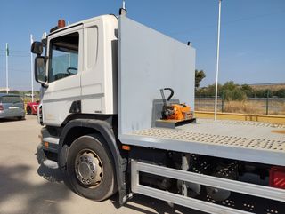Scania P 380-CAMIONES PORTAMAQUINARIAS