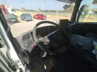 Scania P 380-CAMIONES PORTAMAQUINARIAS