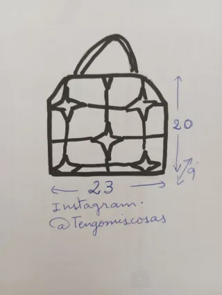 Bolso de terciopelo gris y fondo negro