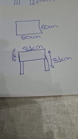 Mueble de entrada blanco y dorado