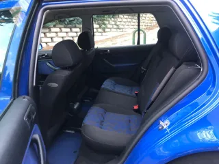 Volkswagen GOLF iV "JAZZ BLUE" ( GAS GLP )