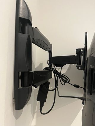 TV LG Negra con Soporte Pared