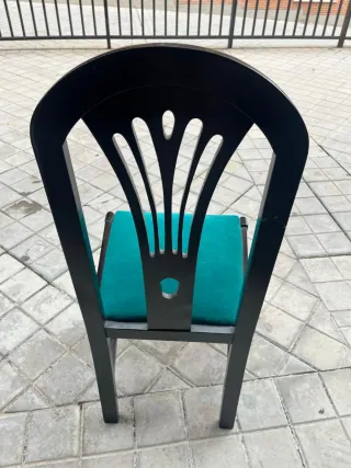 4 Sillas de madera con asiento de terciopelo