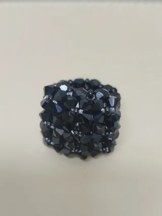 Anillo de bisutería negro