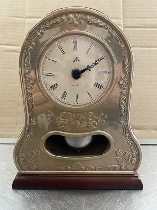 Reloj de mesa plata