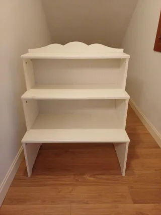 Estantería blanca de madera