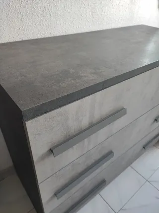 Mesita de noche y cómoda gris