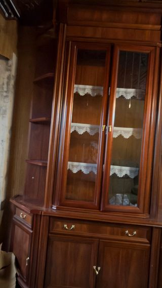 Mueble de salón madera y cristal,