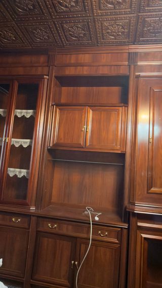 Mueble de salón madera y cristal,