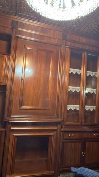 Mueble de salón madera y cristal,