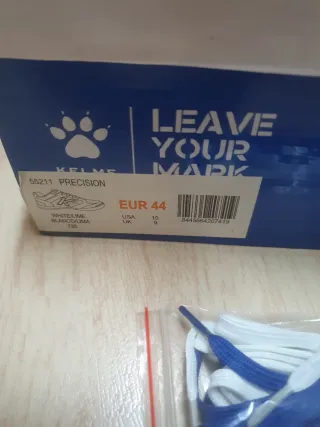 Deportivas Kelme Blancas y Azules