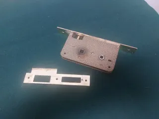 Picaporte antiguo AZBE con pestillo