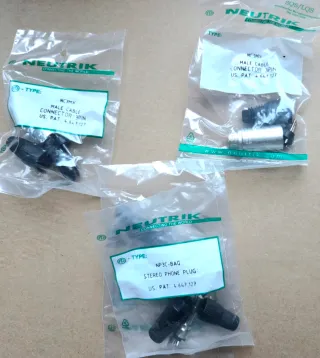 Lote 4 conectores Neutrik NC3MX y NP3C-BAG