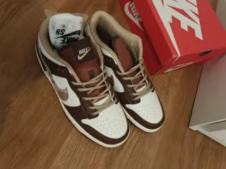 Zapatillas Nike Dunk SB Marrones y Blancas