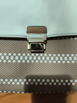 Bolso de hombro o mano blanco y marrón con flecos