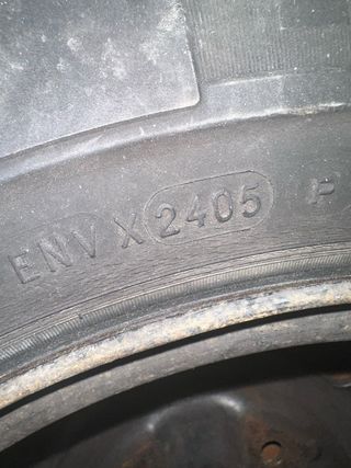 Llanta 215/75 R16C Michelin