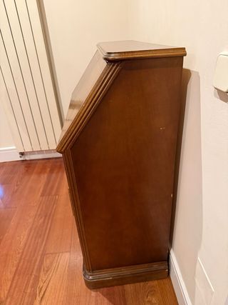 Escritorio antiguo de madera