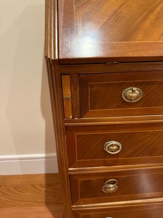 Escritorio antiguo de madera