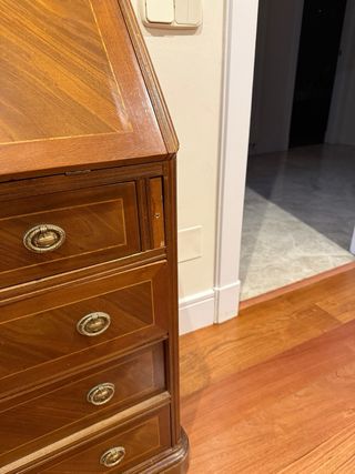 Escritorio antiguo de madera