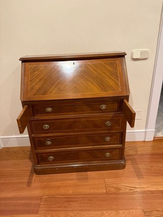 Escritorio antiguo de madera