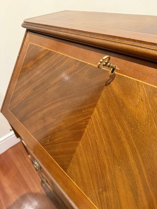 Escritorio antiguo de madera