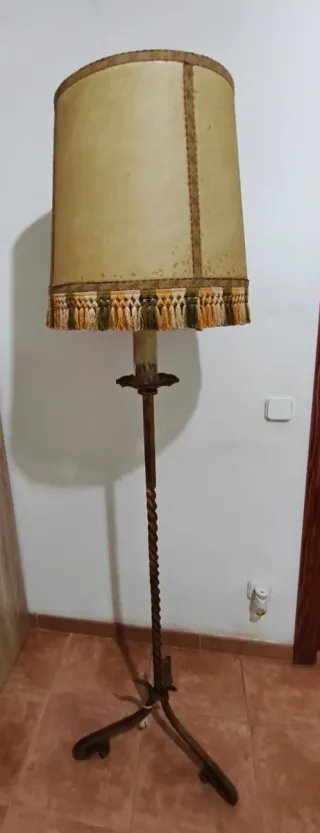 Lámpara de pie hierro forjado y tela