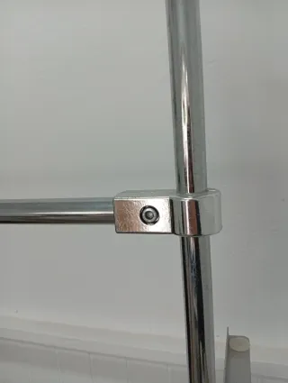 Perchero de acero con cristales