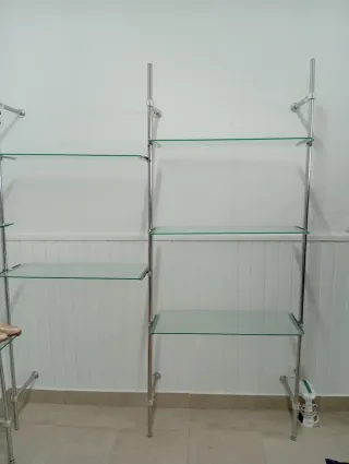 Perchero de acero con cristales