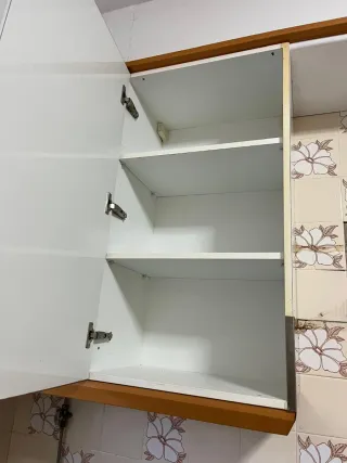 Muebles de cocina blancos y grises