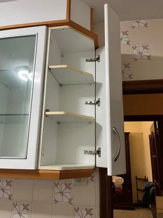 Muebles de cocina blancos y grises