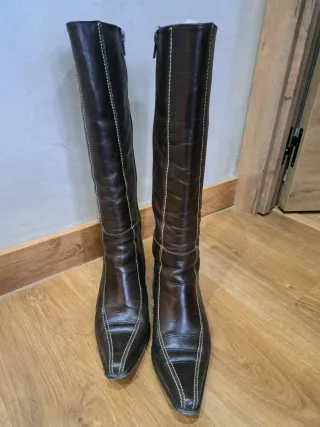 Botas altas de piel marrones