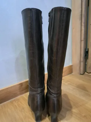 Botas altas de piel marrones