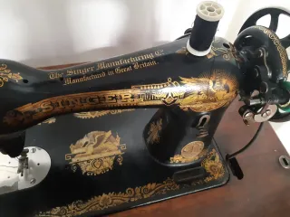 Máquina de coser antigua. FUNCIONA.PERFECTO ESTADO